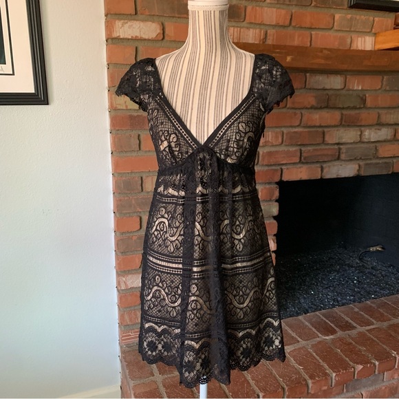 Milly of New York Dresses & Skirts - Milly of New York Black Lace V-Neck Babydoll Dress Sz 2